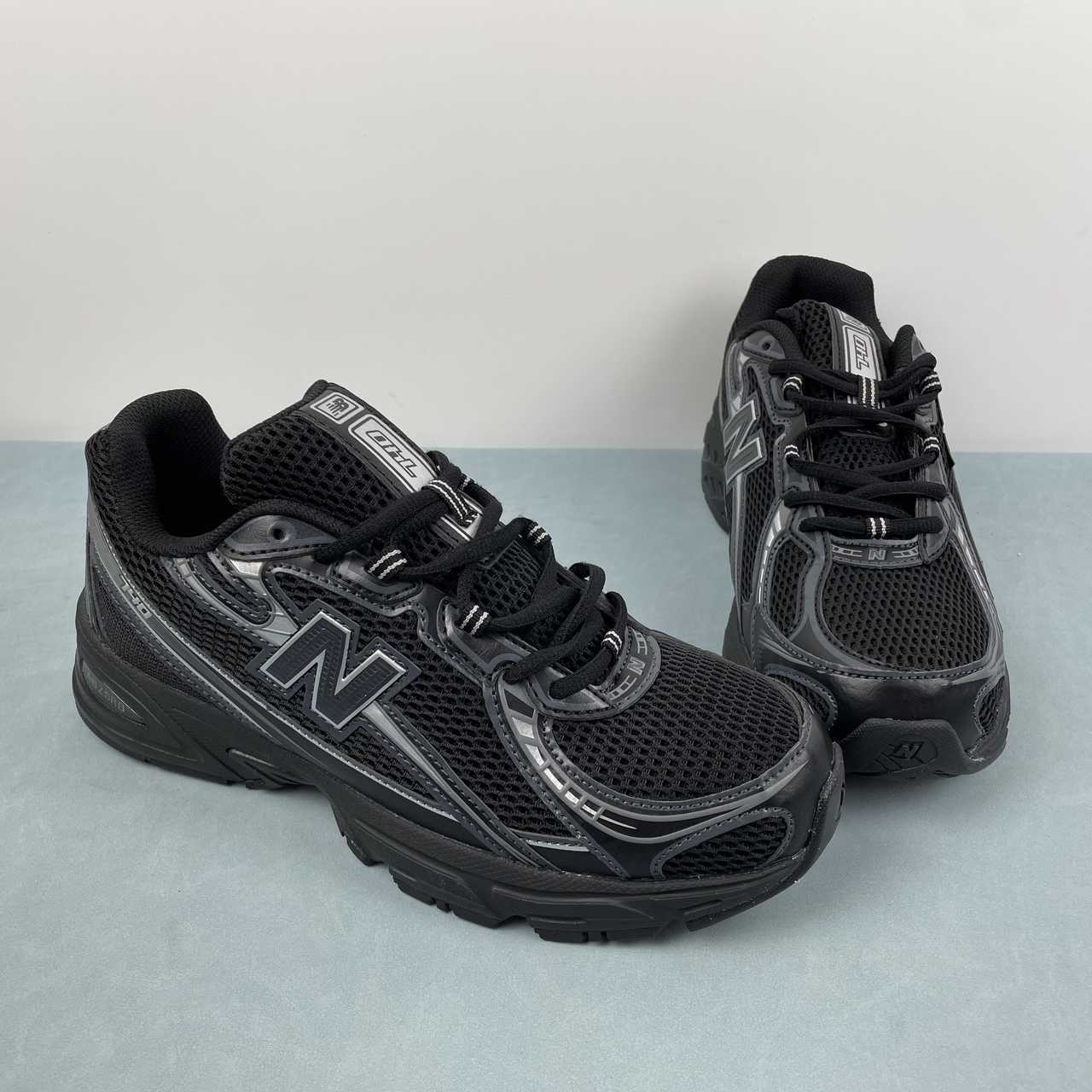 New Balance NB 740 Black Silver Metallic