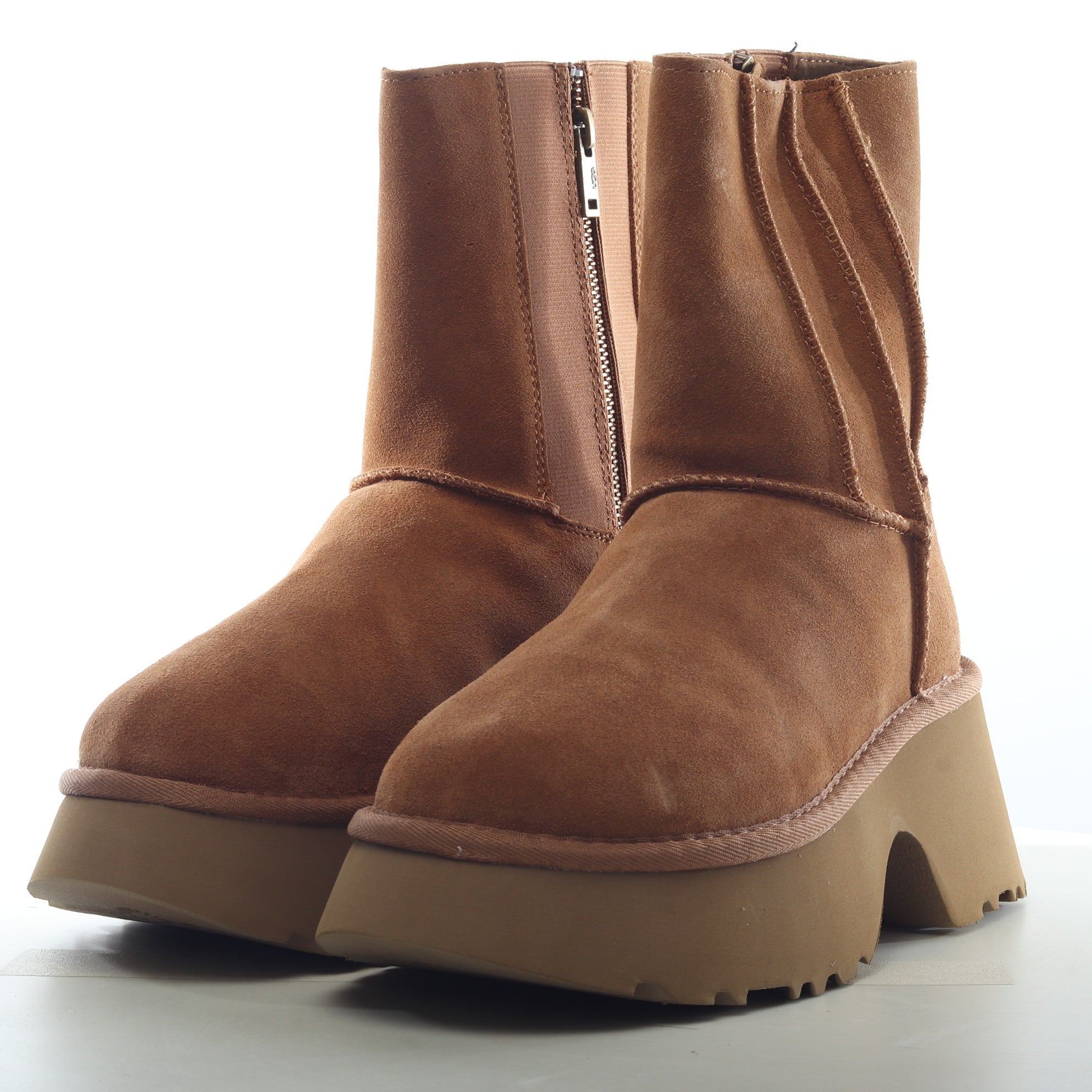 Ugg Classic Twin Seam New Heights suede castagno