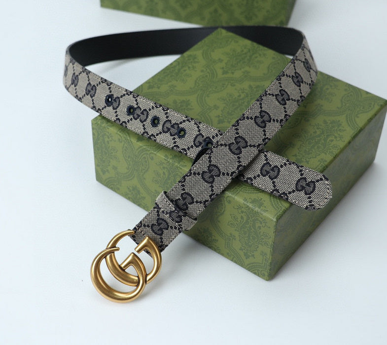 Cintura Gucci in vera pelle logata grigia larghezza 3 cm.