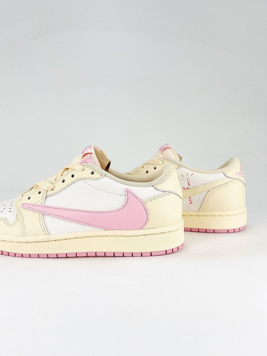 Travis Scott x Air Jordan 1 Low OG Shy Pink - VIBES MILANO