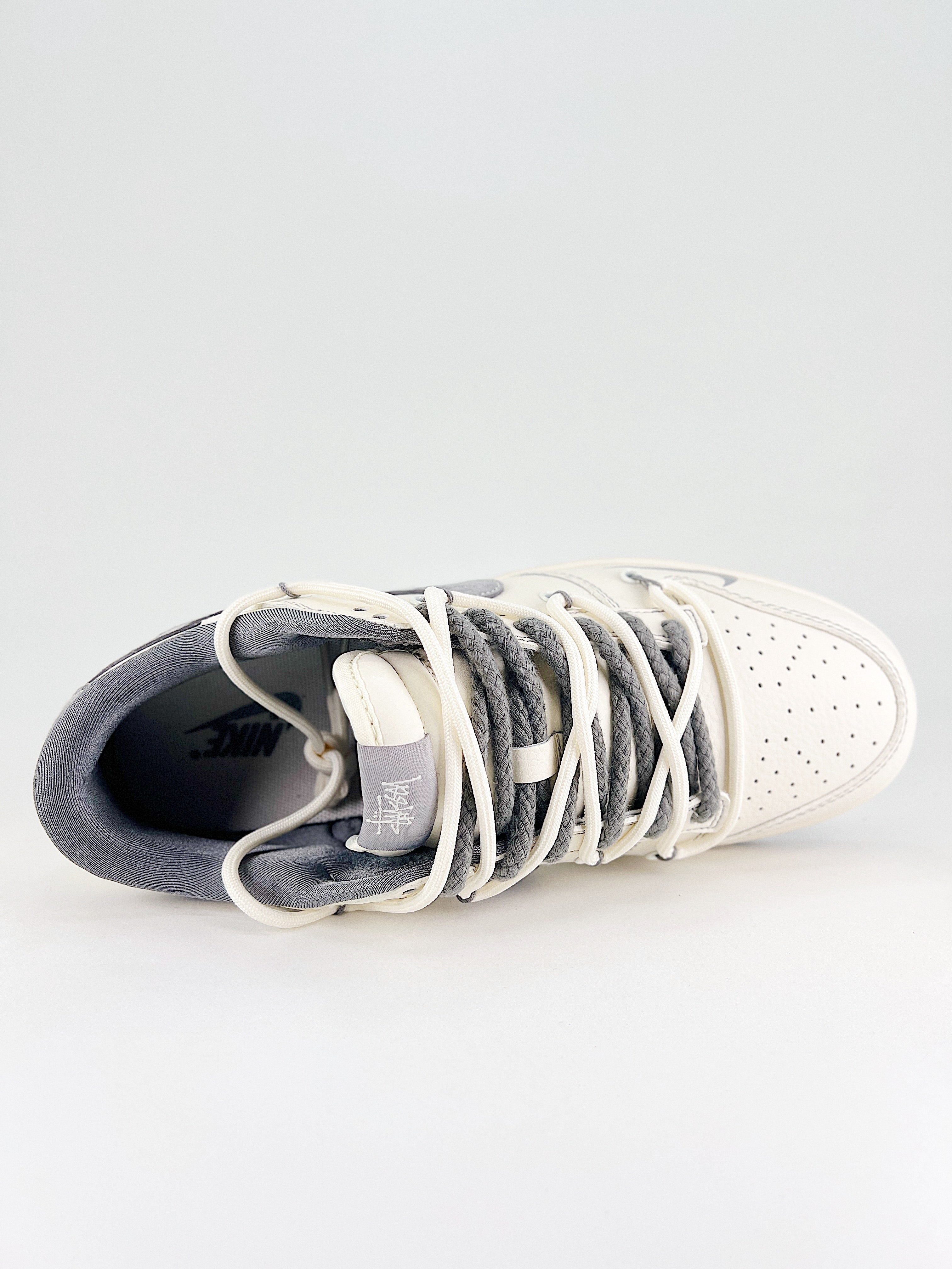 Nike New Dunk SB Supreme bianco grigio