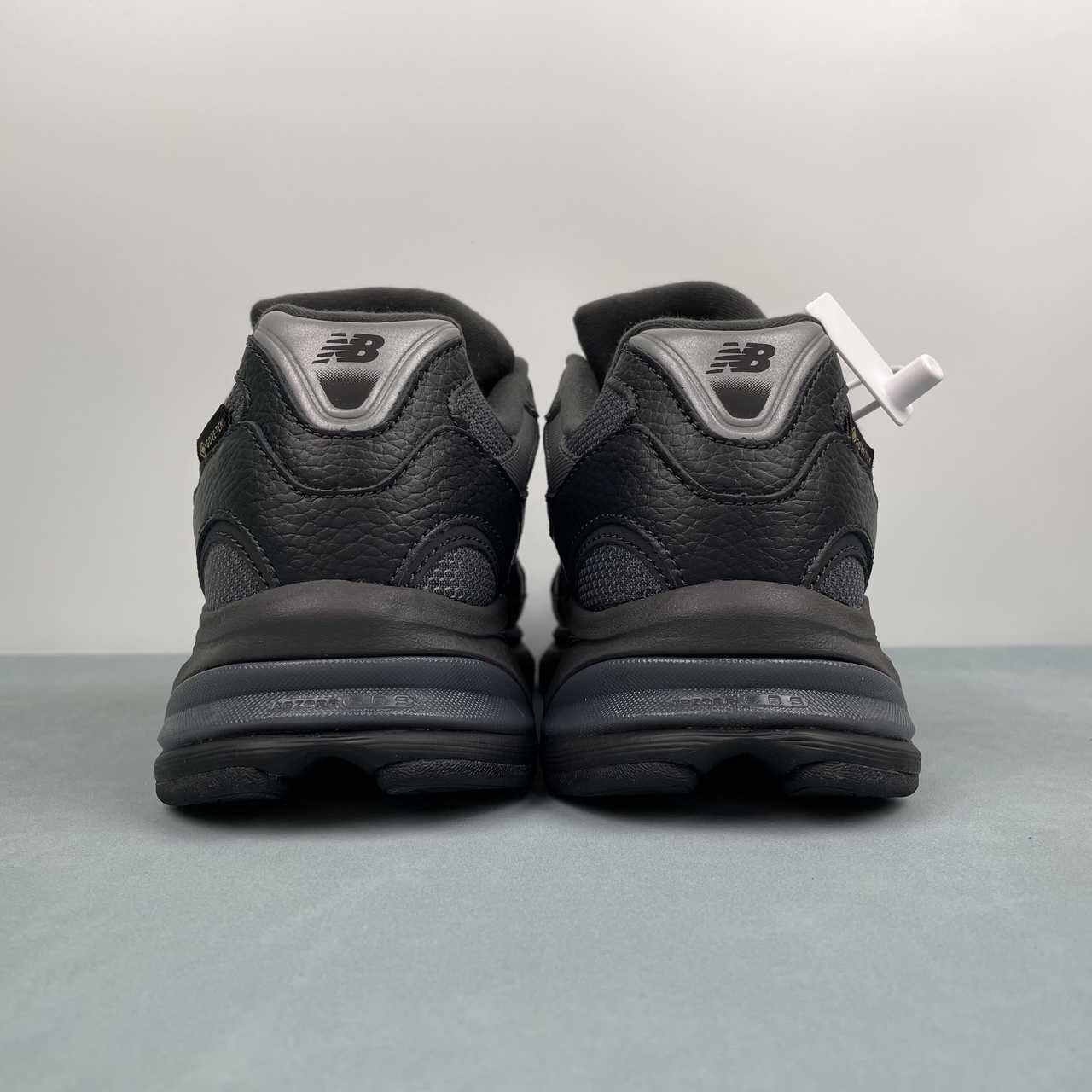 New Balance 2010 Black Dark Grey