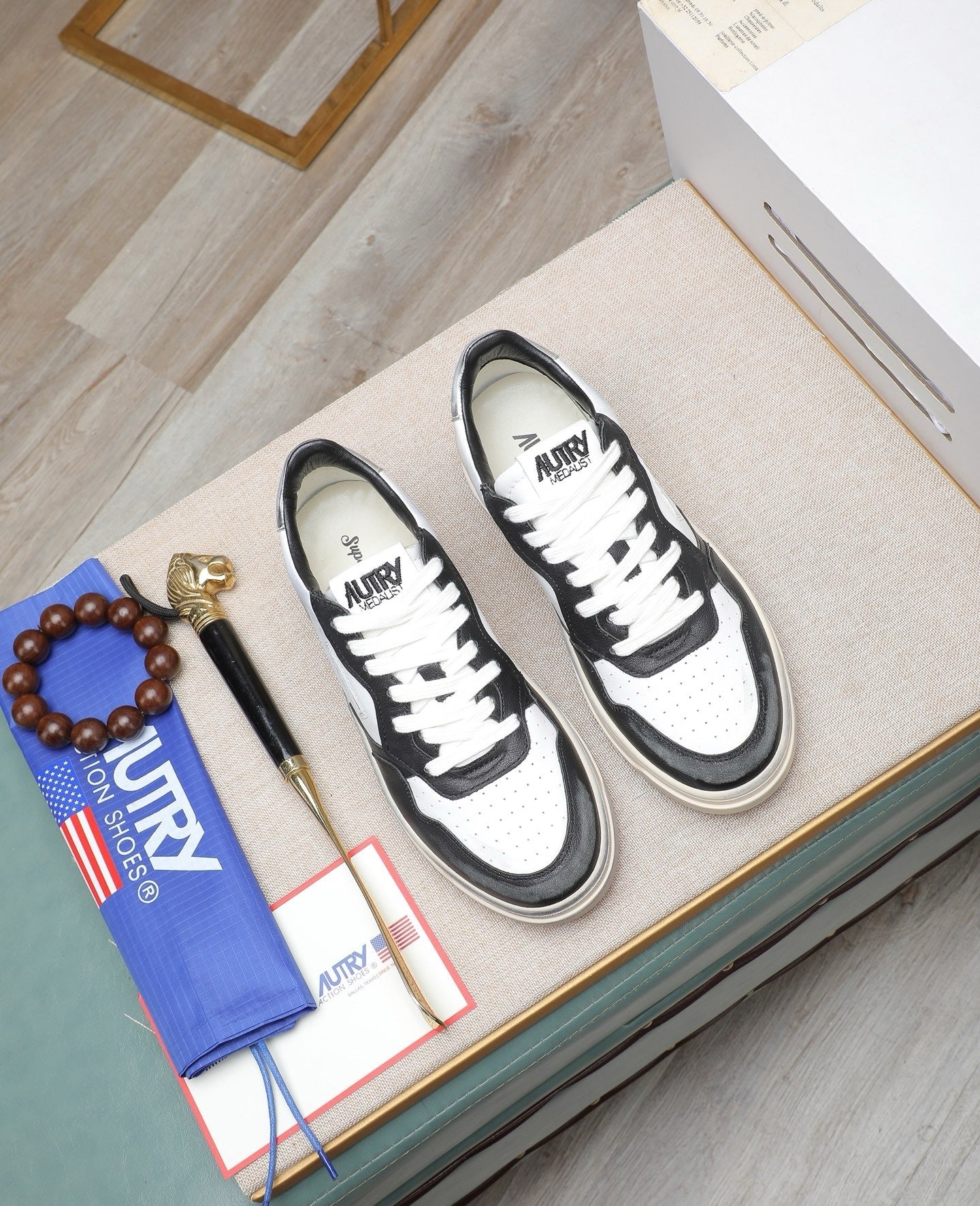 Autry Medalist Low sneakers bianco nero bianco argento - VIBES MILANO