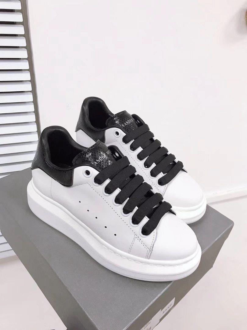 Alexander McQueen sneakers suola oversize bianco inserti neri