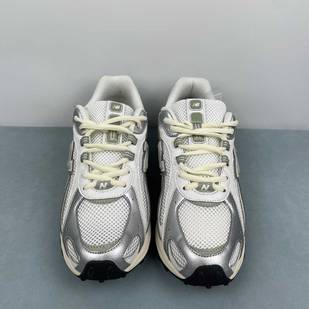 New Balance 204 L Silver Metallic Sage Green