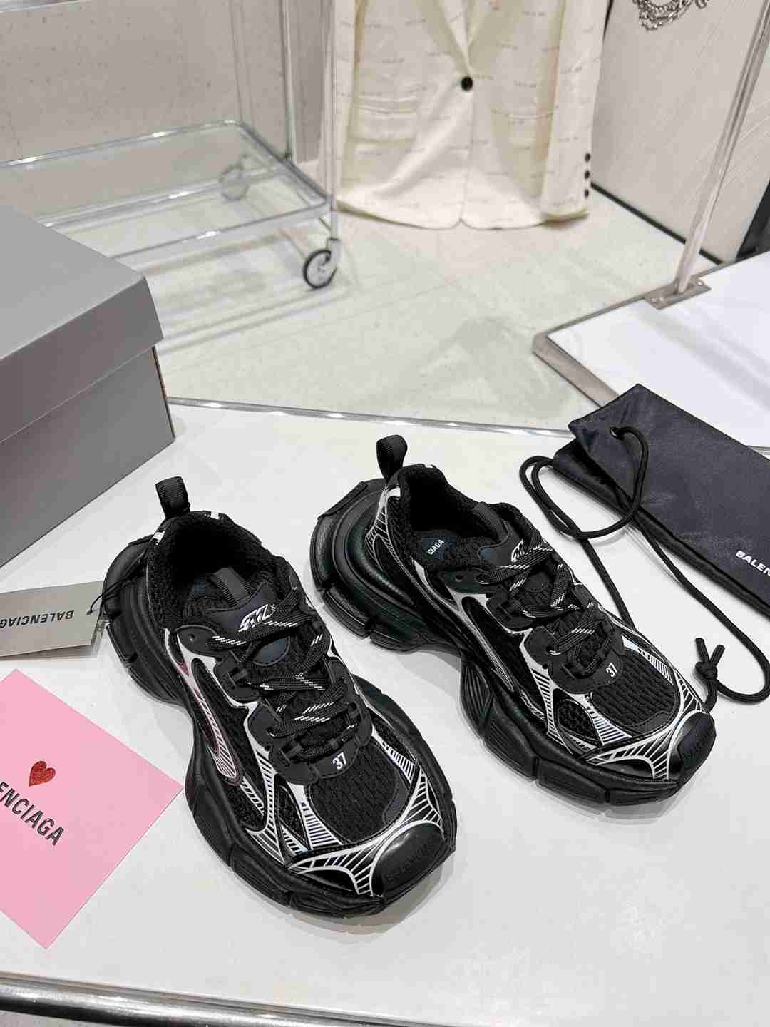 Balenciaga Sneakers 3 XL Black/White