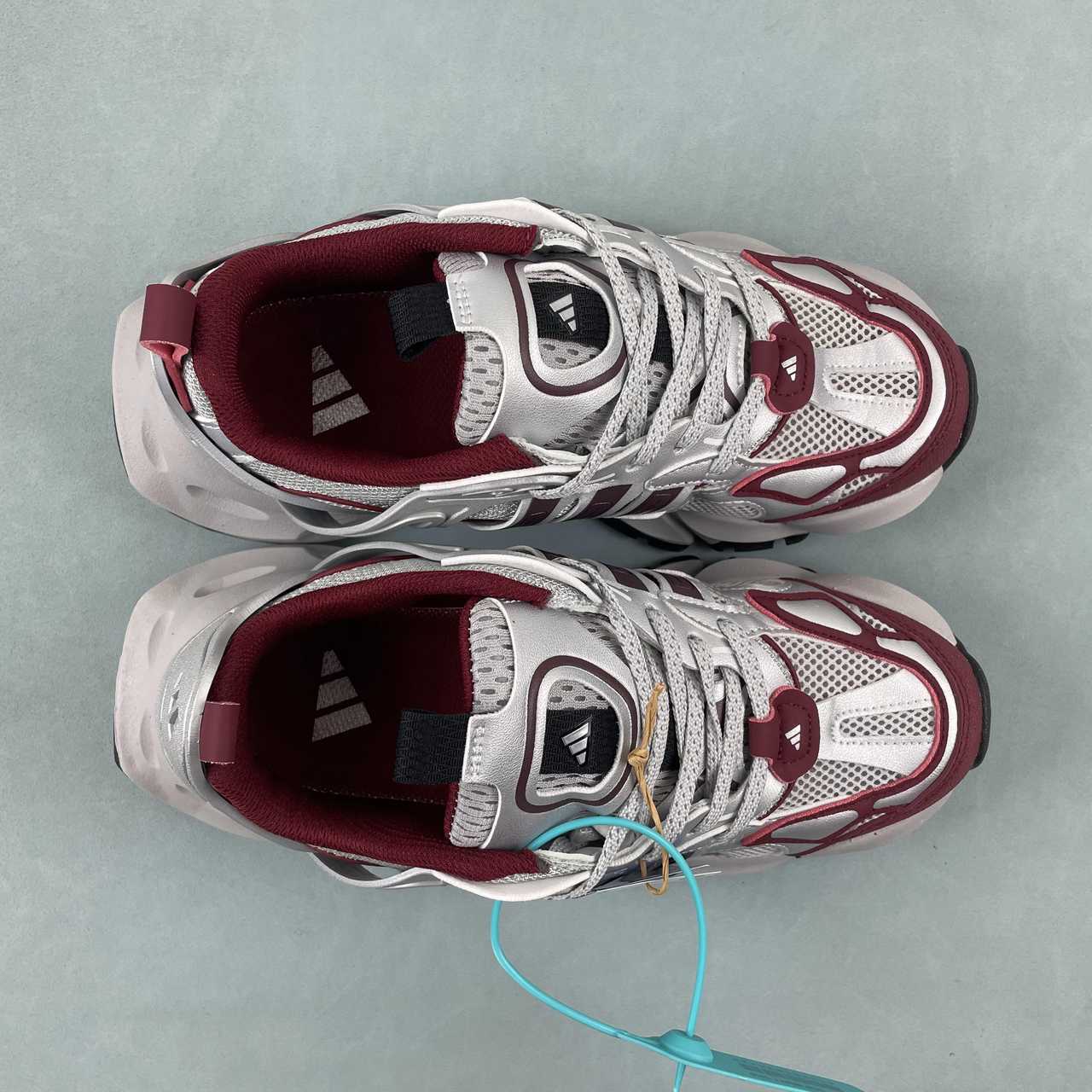 Adidas XLG Runner Deluxe sneakers silver red