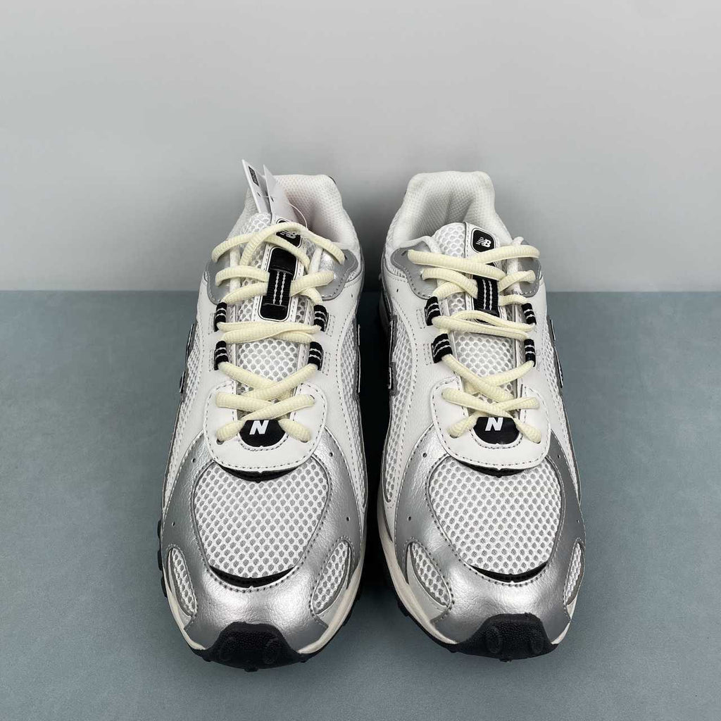New Balance 204 L Silver Metallic