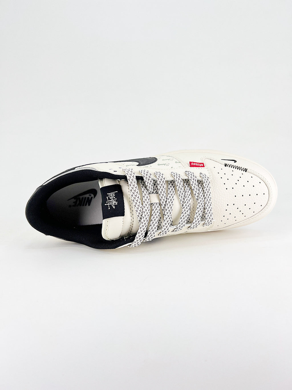 Nike New Dunk SB Low mod. Stussy bianco