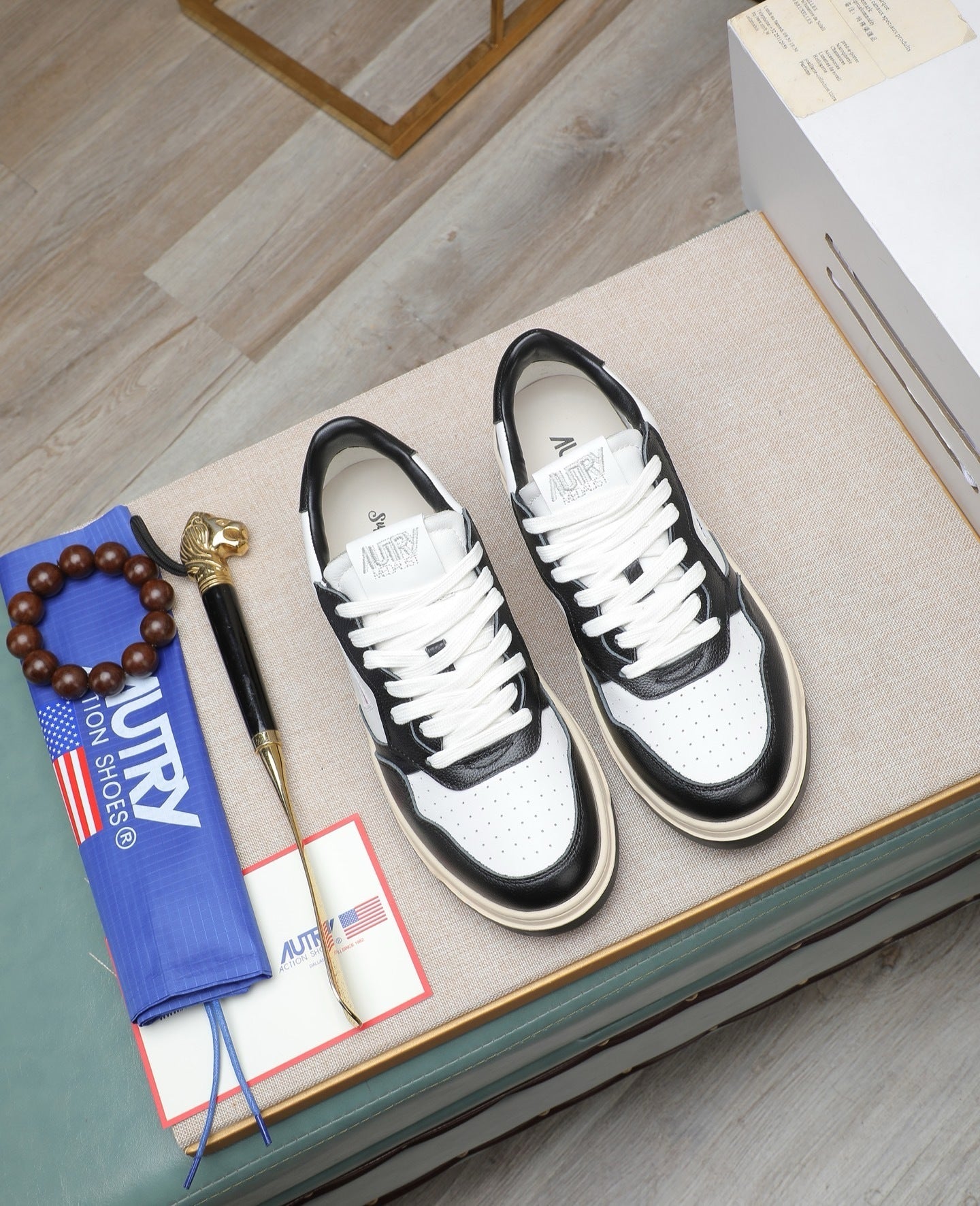 Autry Medalist Low sneakers bianco nero - VIBES MILANO