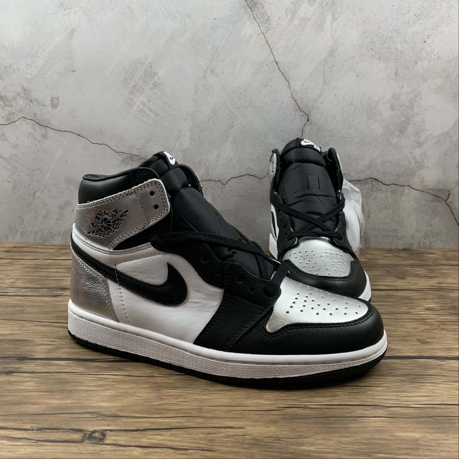 Nike Air Jordan 1 Retro High Silver Toe
