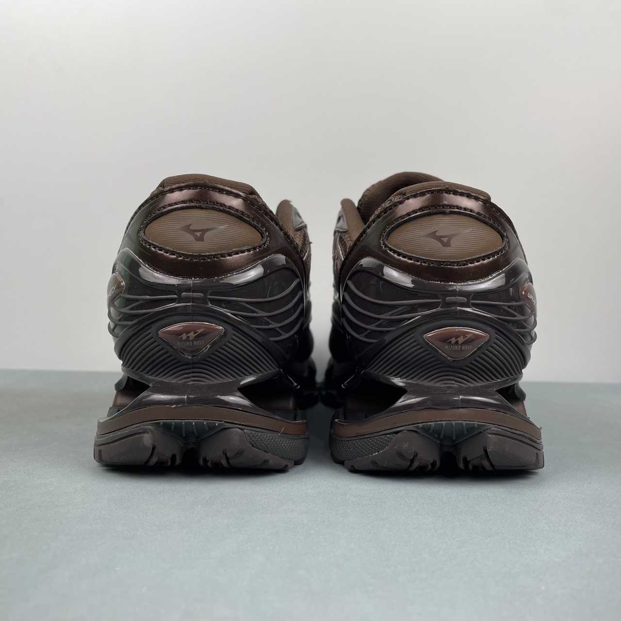 Mizuno Wave Prophecy sneakers brown