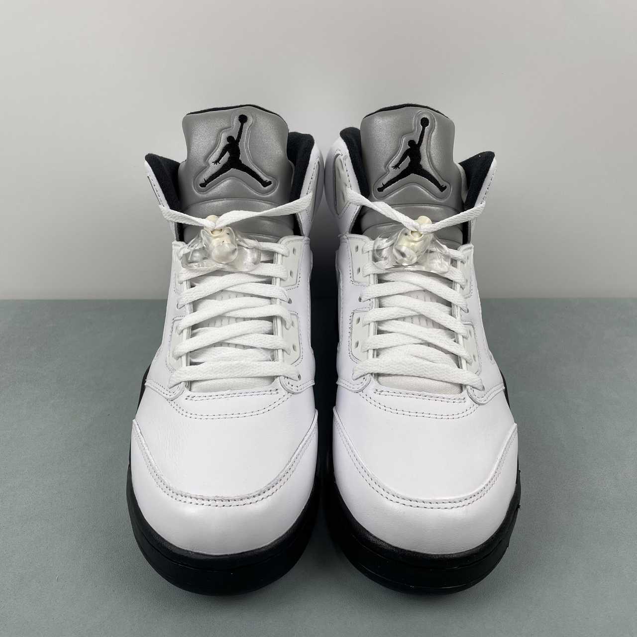 Nike Air Jordan 5 Retro White & Black Reverse Metallic - VIBES MILANO