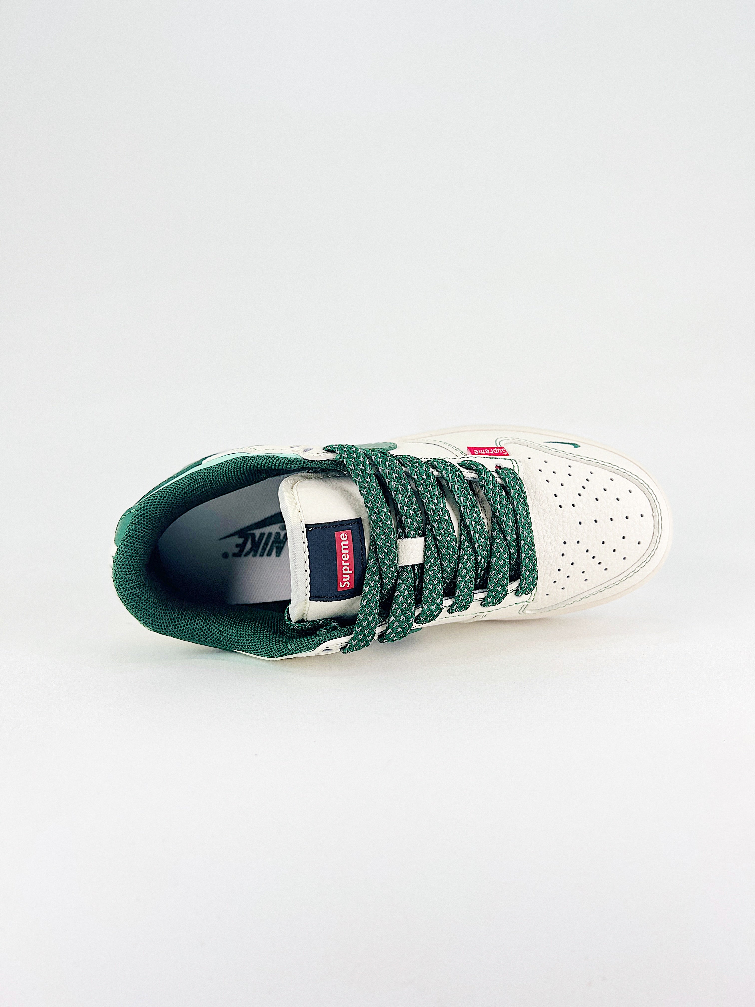 Nike New Dunk SB Supreme verde bianco