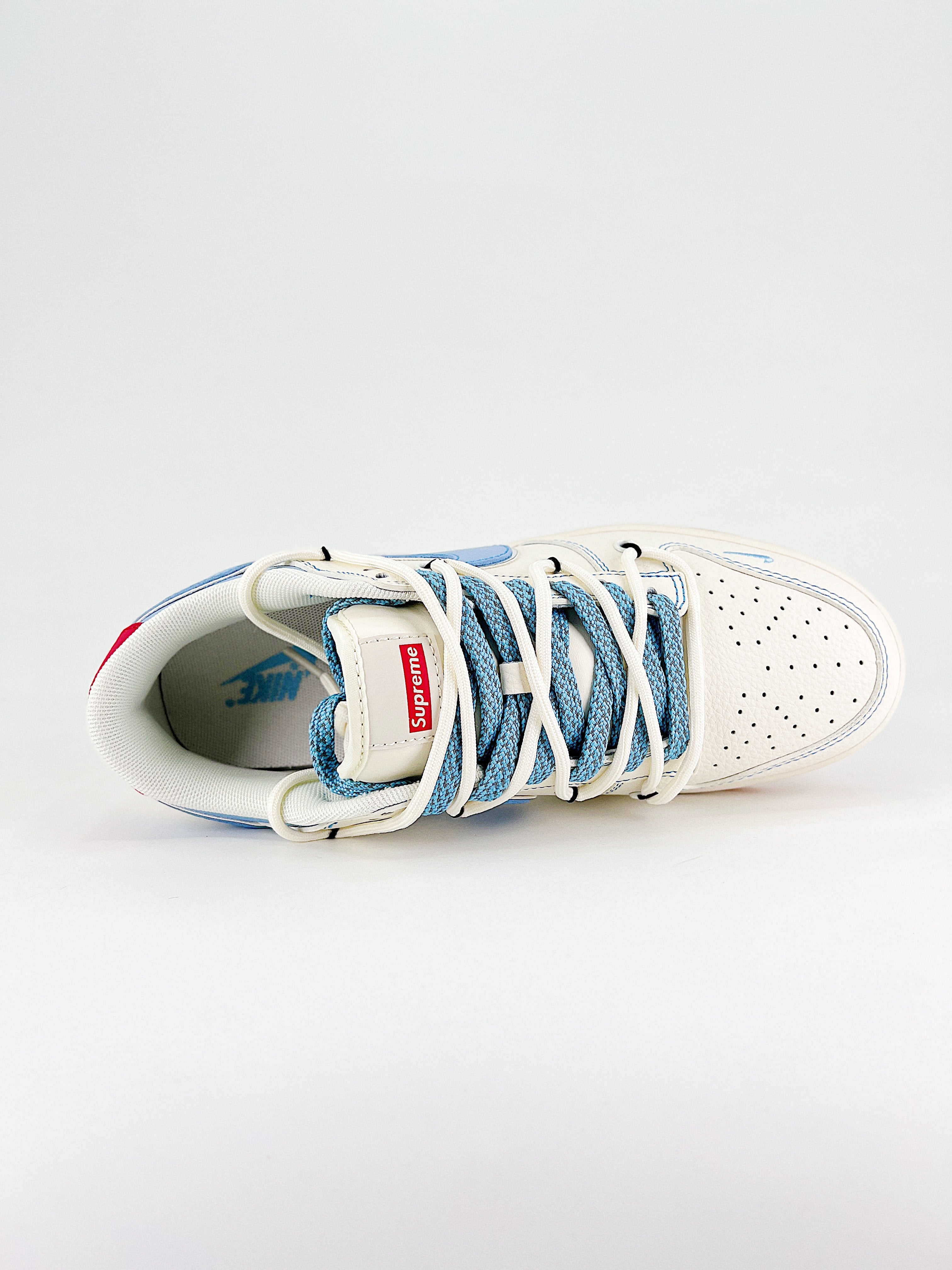 Nike New Dunk SB Supreme celeste