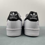 Adidas Originals Superstar bianco mod. EG4958 (non disponibile in Italia)