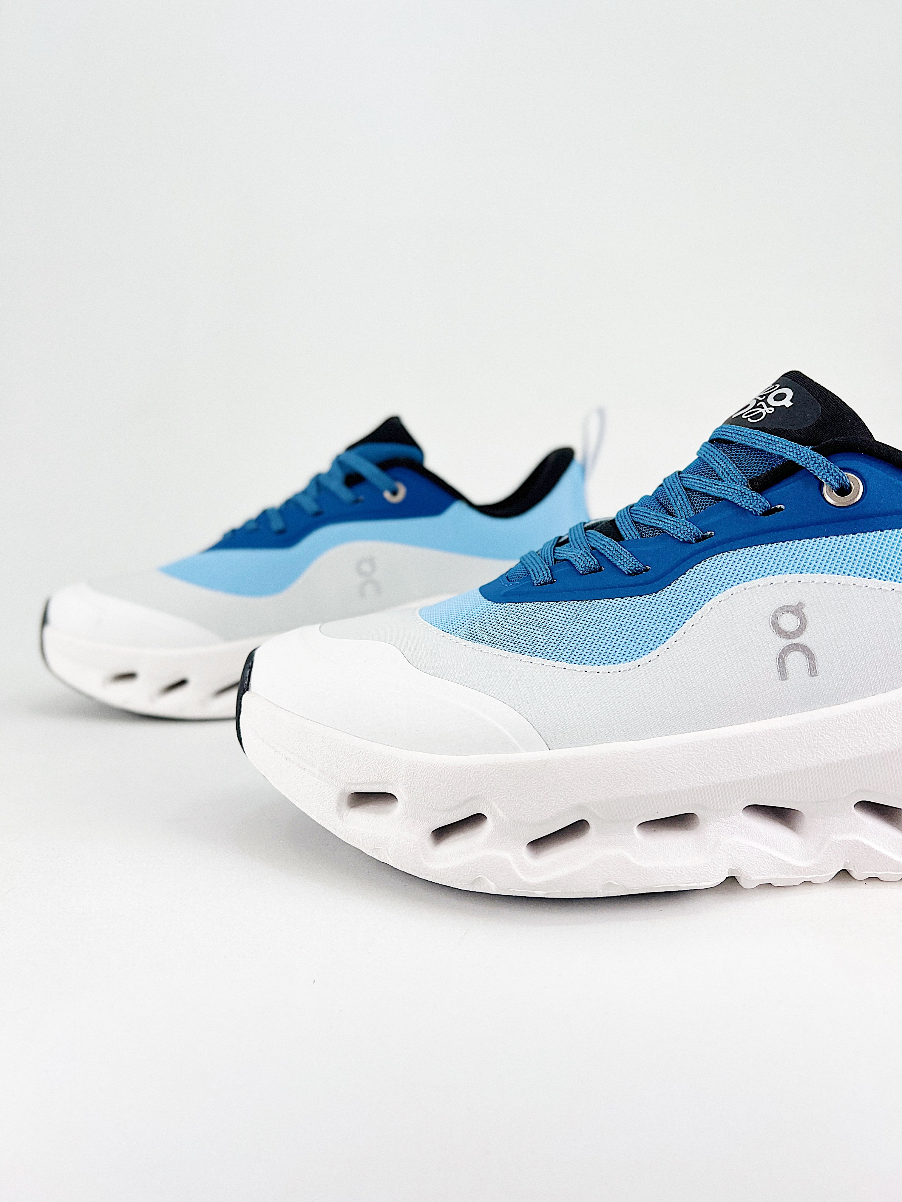 LOEWE × On Cloudtilt 2.0 Blue White