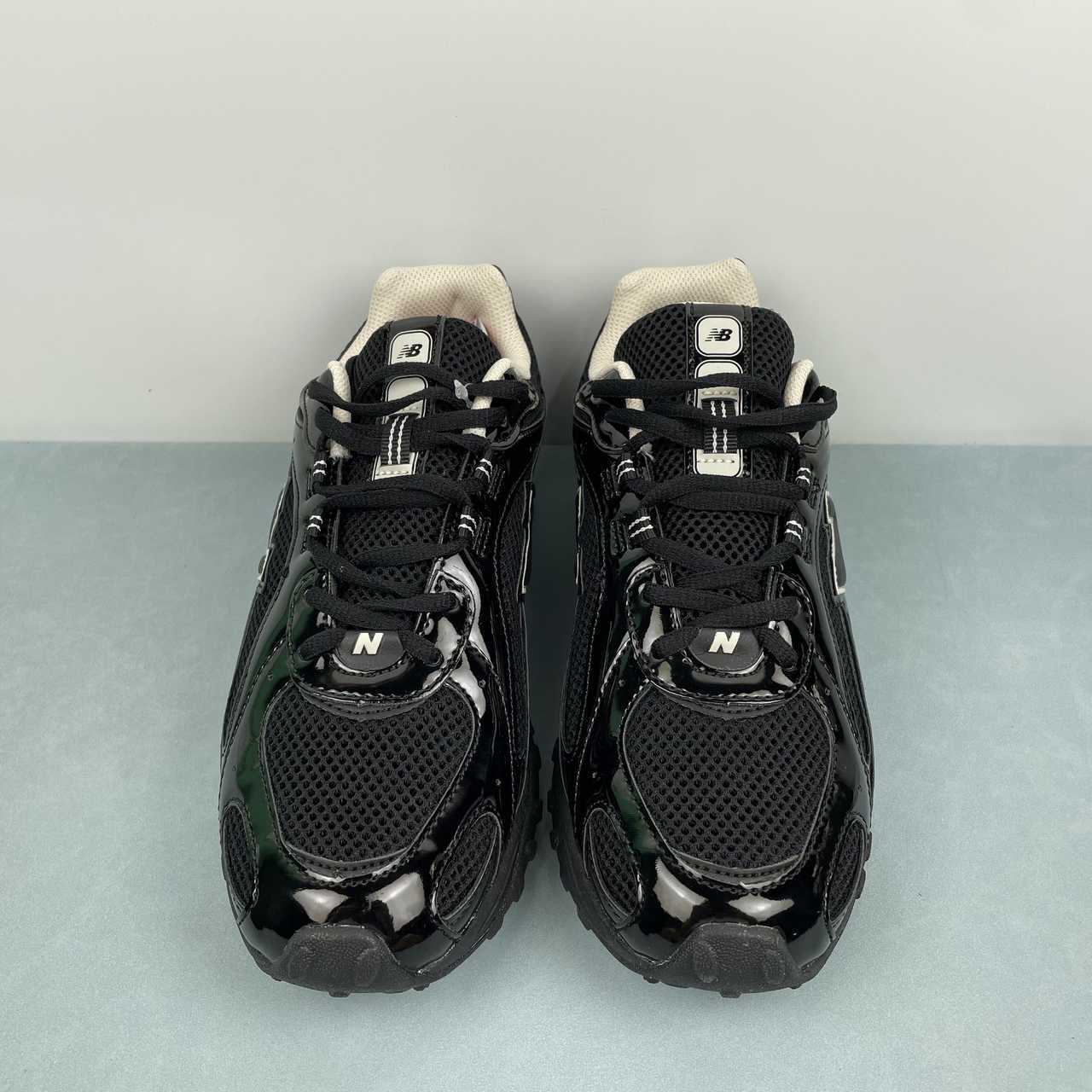 New Balance 204 L Black Timberwolf