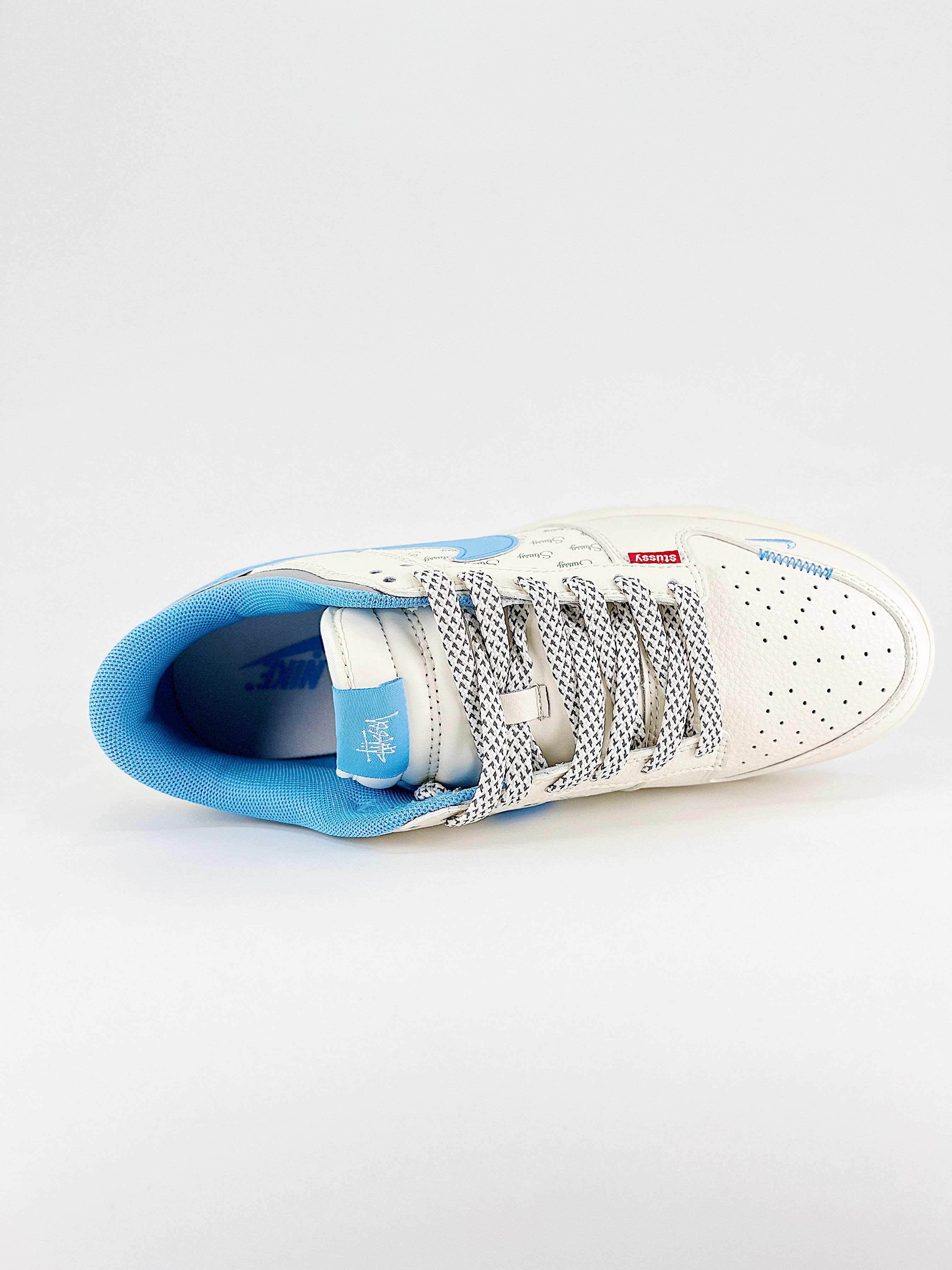 Nike New Dunk SB Low mod. Stussy celeste