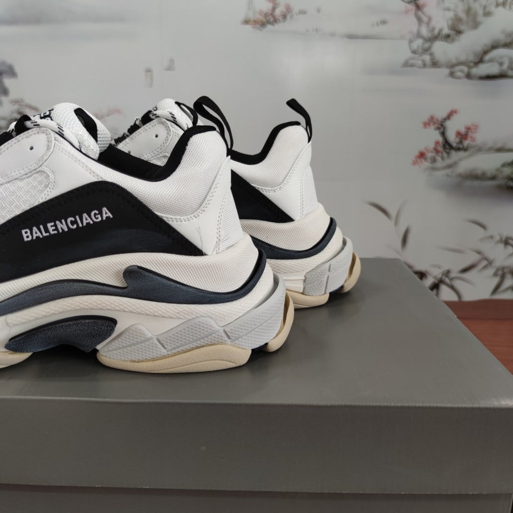 Balenciaga Sneakers Triple S Clear Sole white black - VIBES MILANO