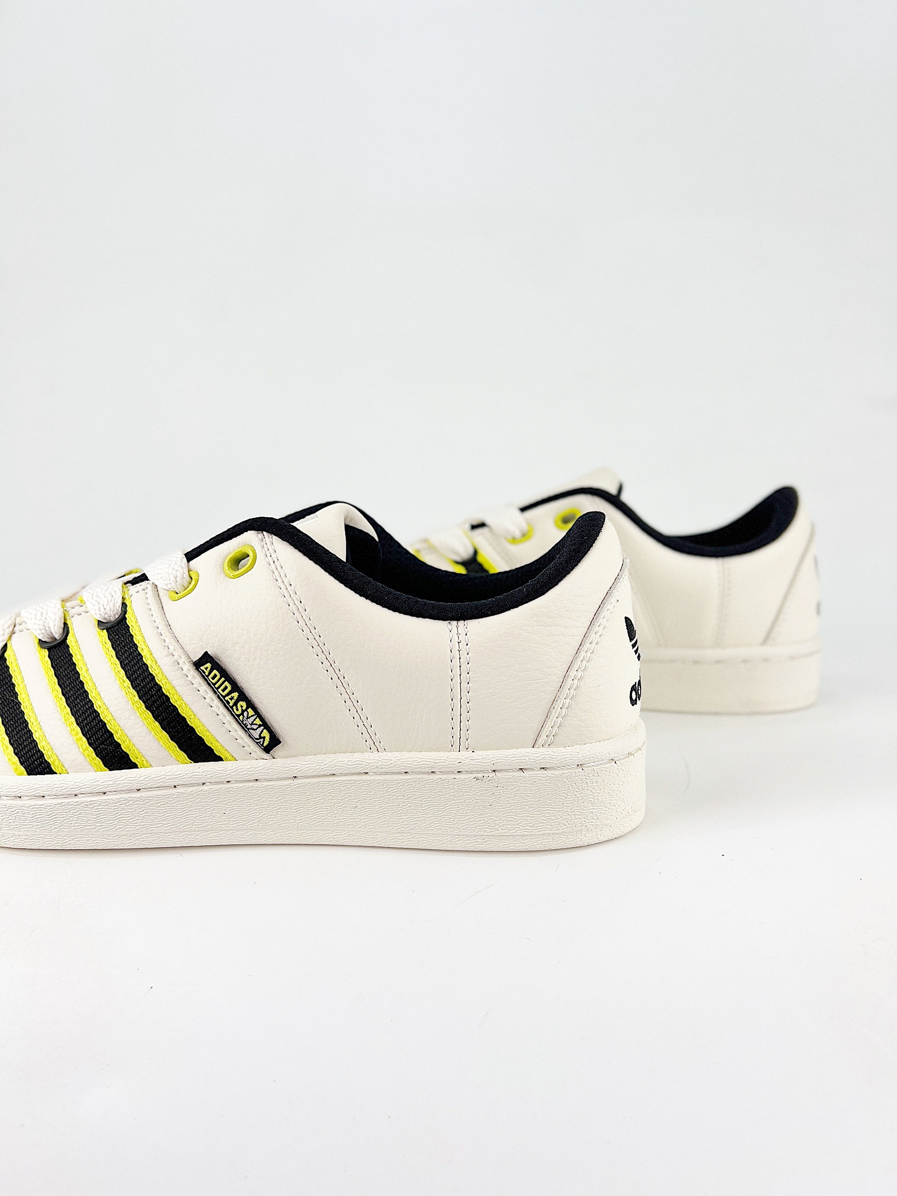 Adidas SST Supermodified Utah Jazz (destinata al mercato estero)