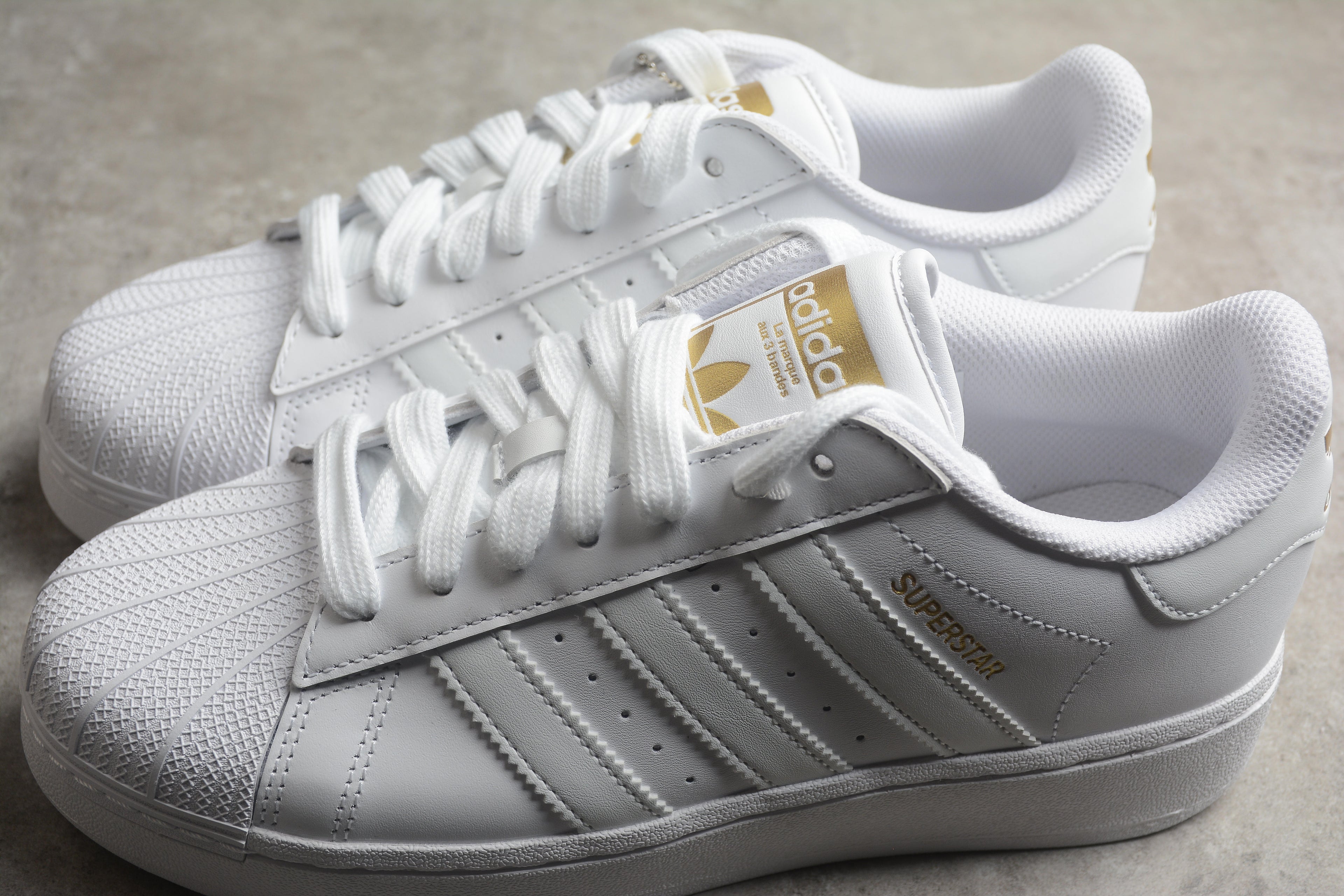 Adidas Originals Superstar XLG (non destinata al mercato italiano)