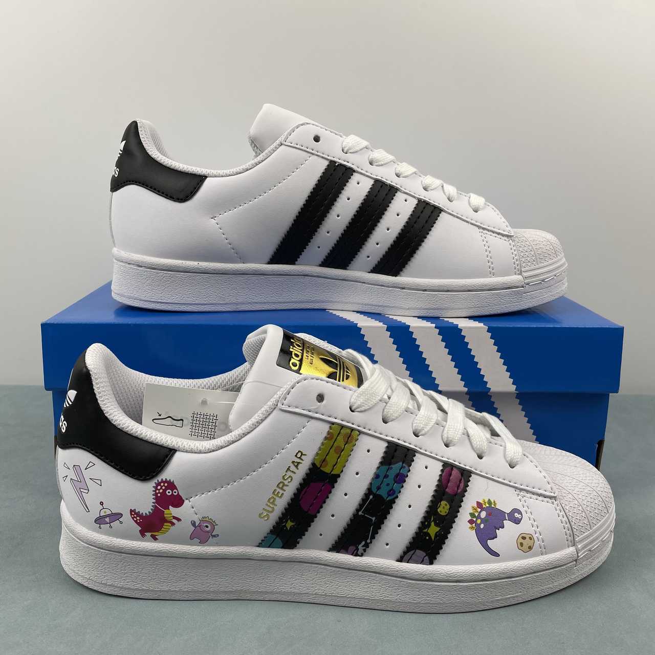 Adidas Originals Superstar bianco mod. EG4958 (non disponibile in Italia)
