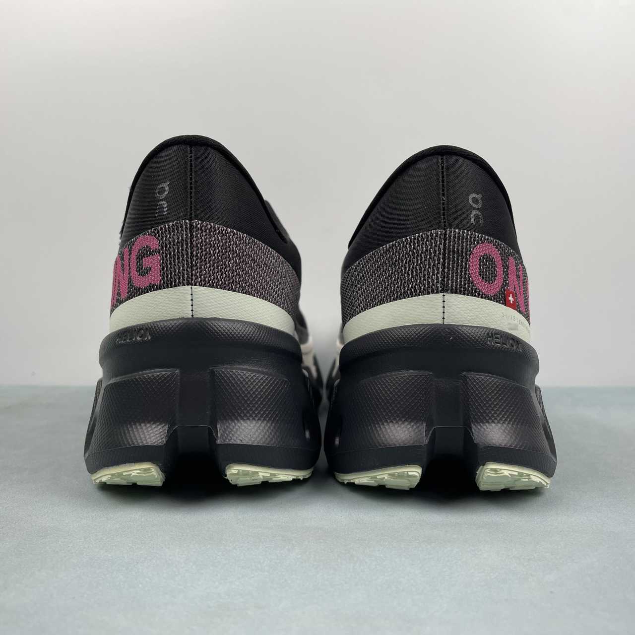 On Cloud Running Cloudmonster Hyper Iron & Black