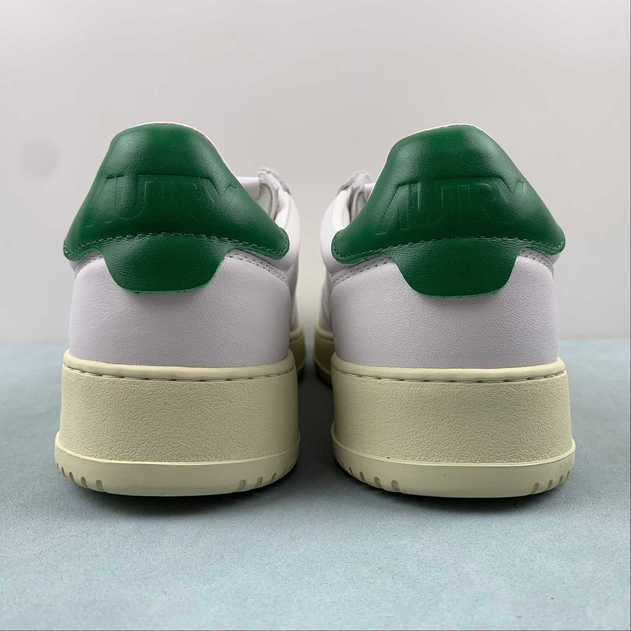 Autry Medalist Low bianca con talloncino verde