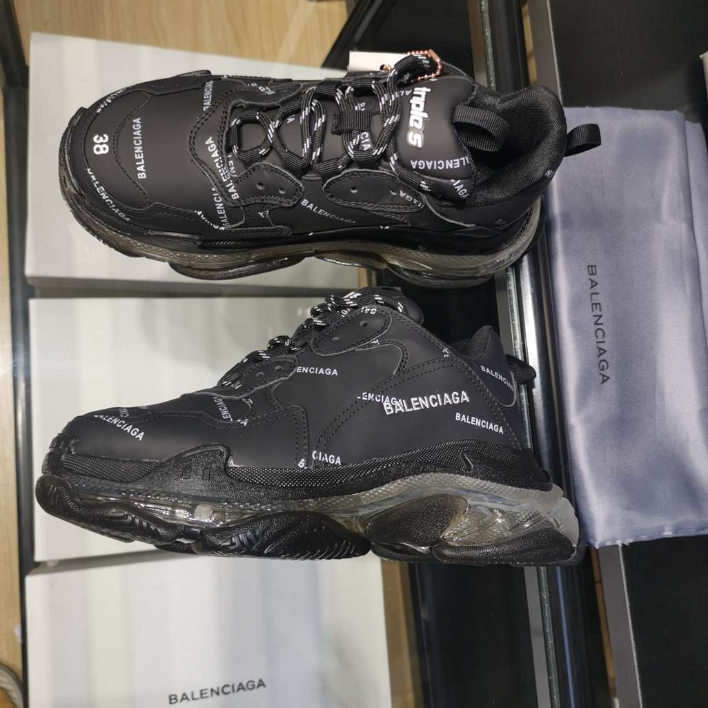 Balenciaga Sneakers Triple S nero fondo trasparente