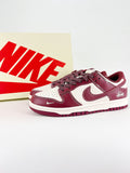 Nike New Dunk SB Low mod. Stussy bordeaux