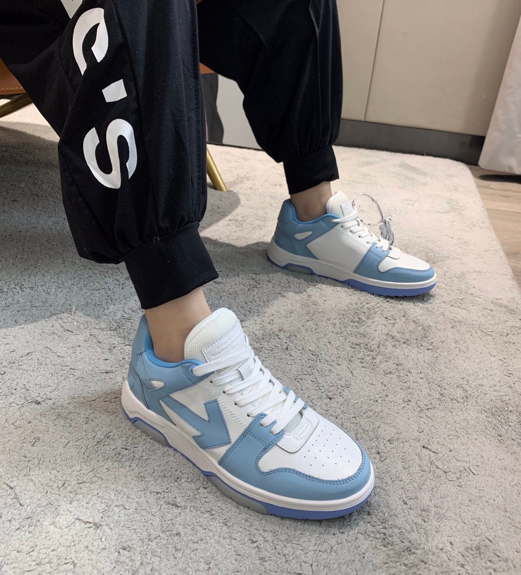 Off-White OOO Out Of Office sneakers in pelle colore celeste e bianco