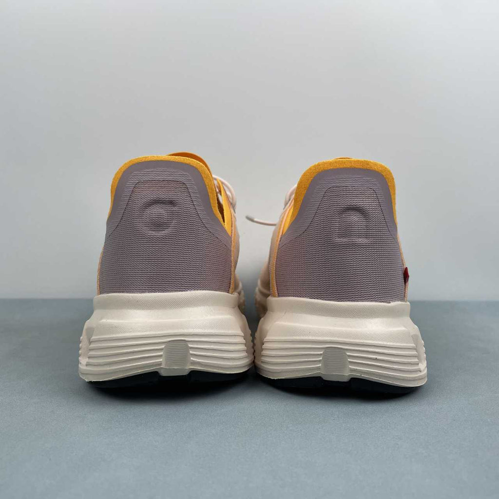 On Cloud 6 Coast sneakers da running e streetwear Gold - VIBES MILANO