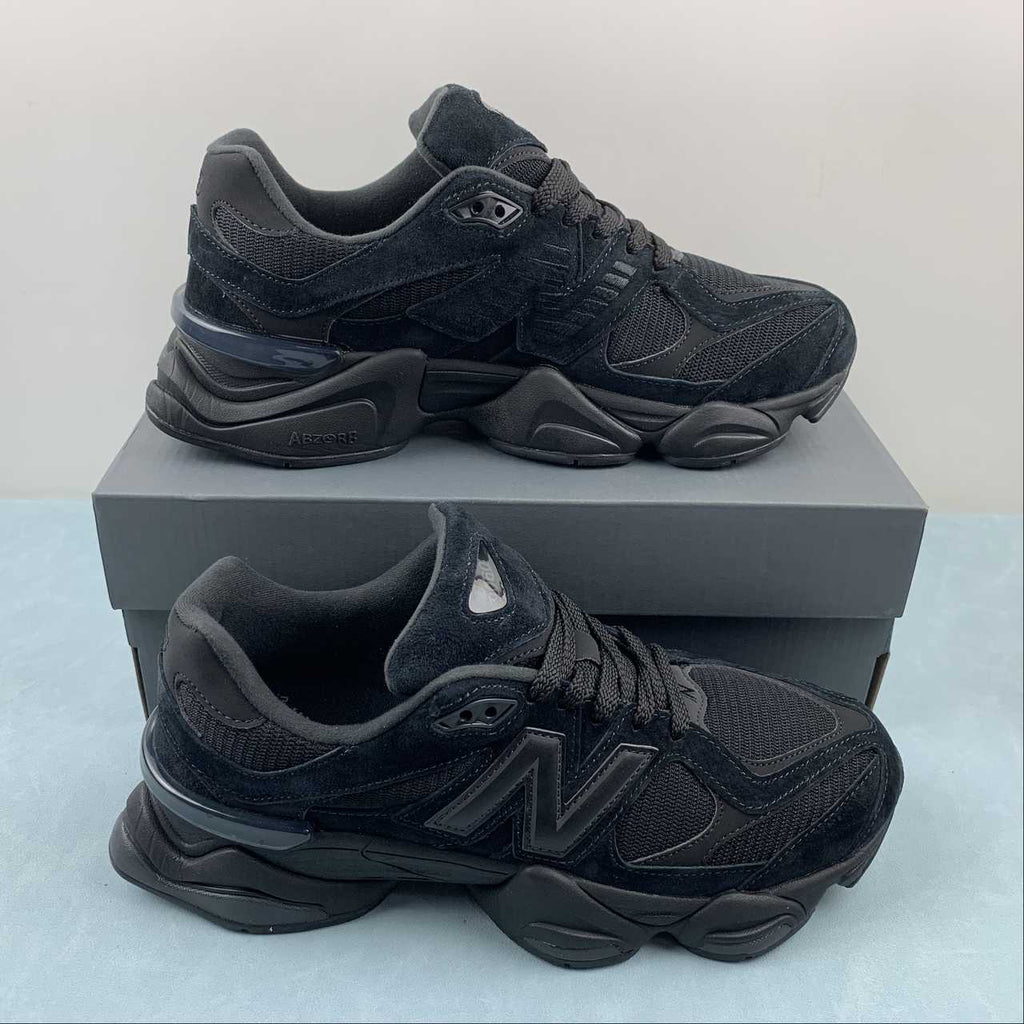 New Balance NB 9060 Triple Black scamosciato