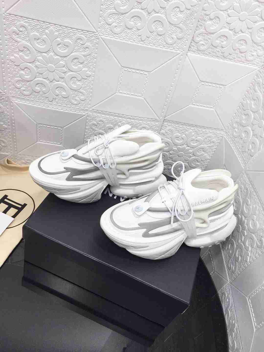 Balmain Unicorn bianco