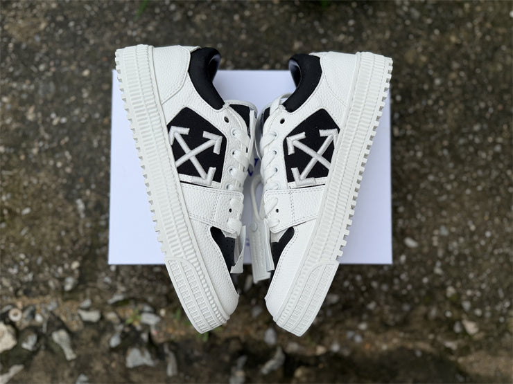 Off-White c/o Virgil Abloh Off Court 3.0 Low Top White Black