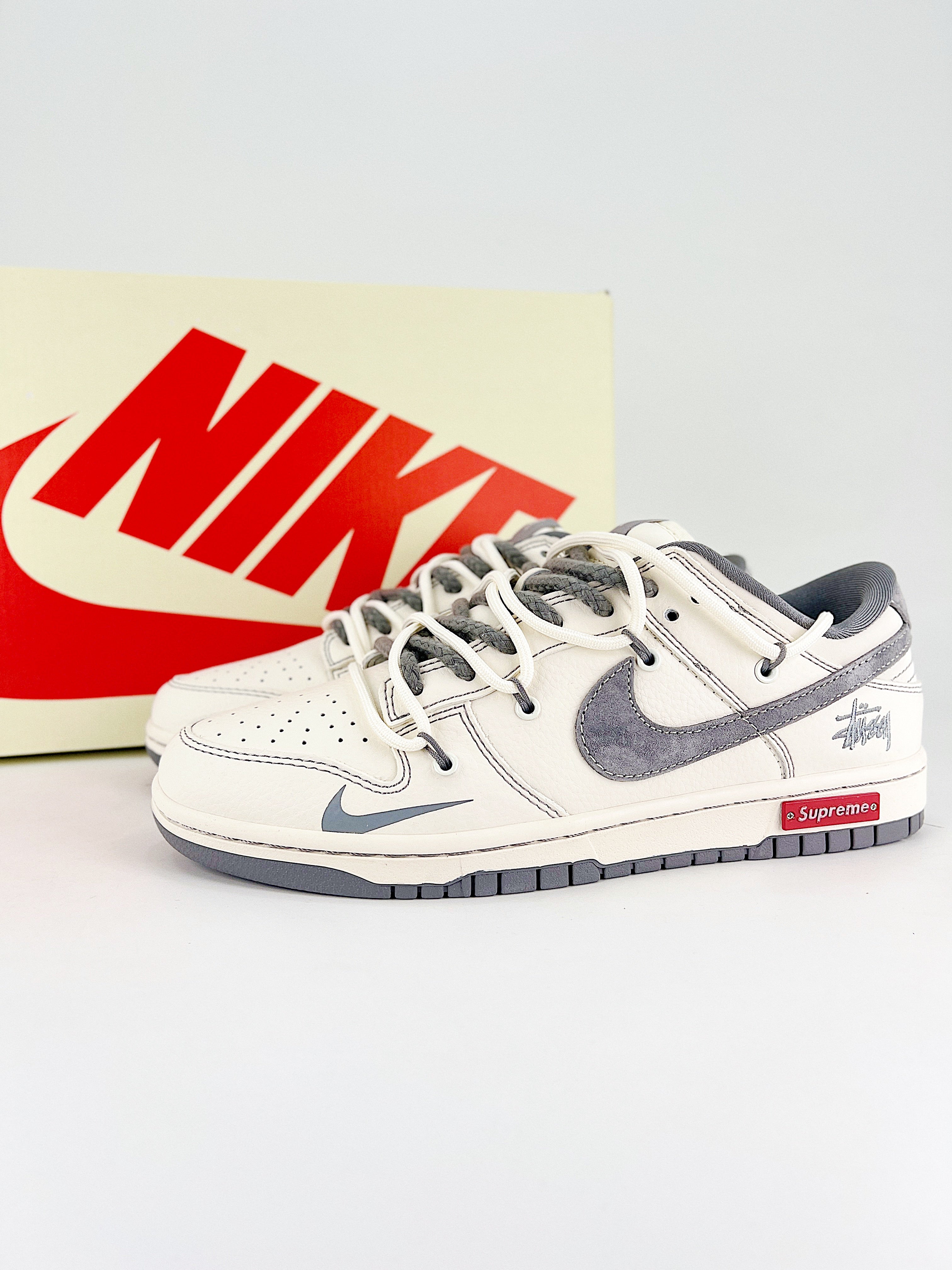 Nike New Dunk SB Supreme bianco grigio
