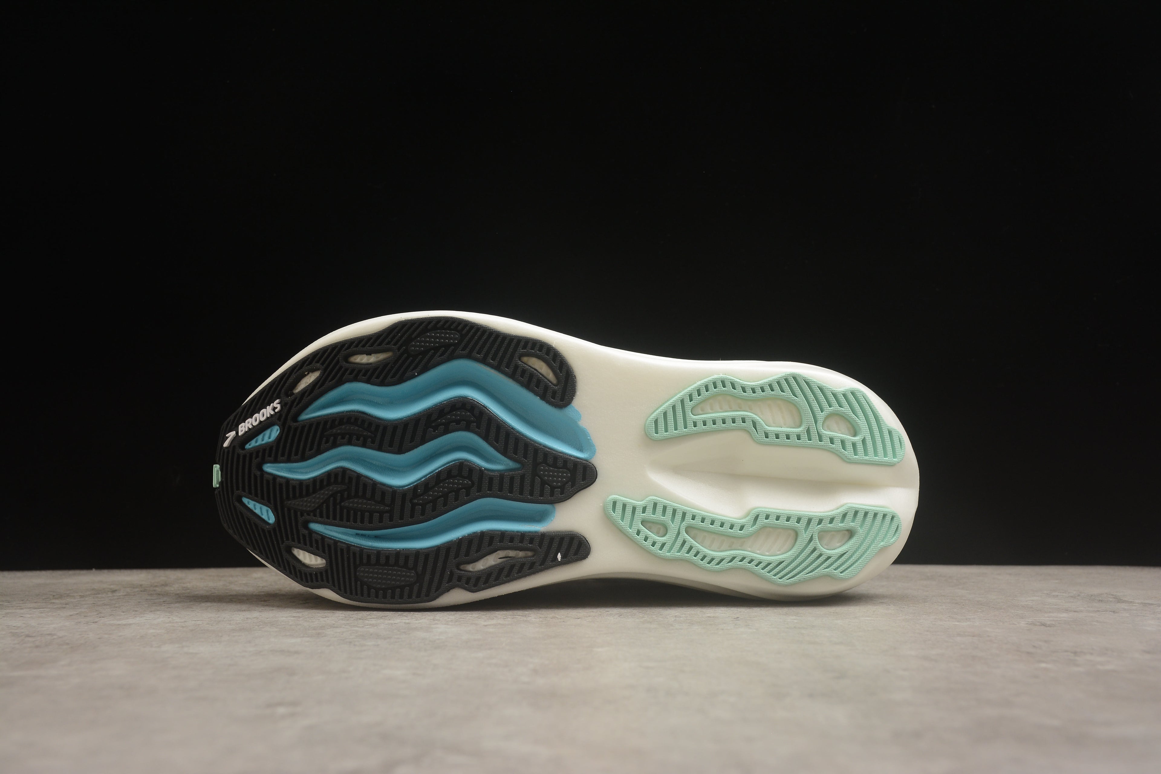 Brooks Glycerin Max bianco