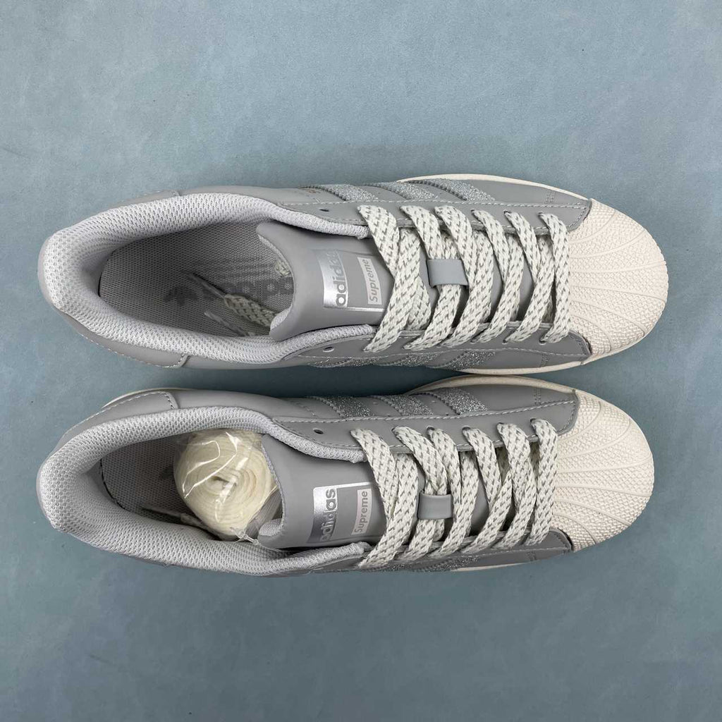 Adidas Originals Superstar grigio mod. Supreme (destinato al mercato estero)