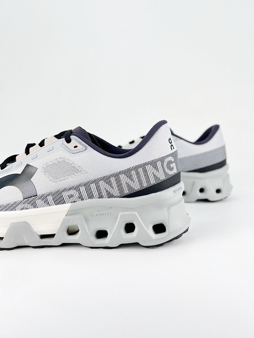 On Cloud Running Cloudmonster Hyper Glacier Ivory