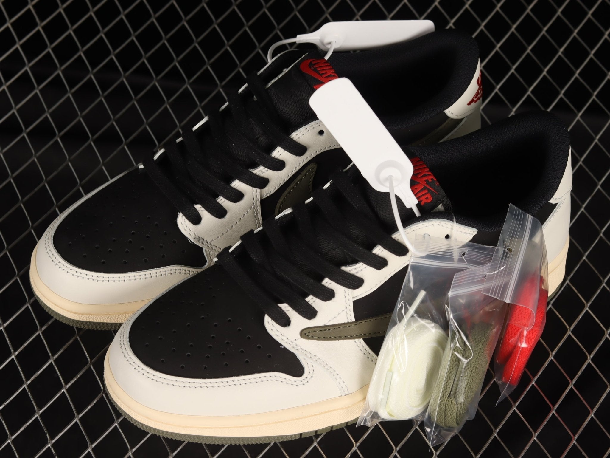 Travis Scott x Air Jordan 1 Retro Low OG SP Reverse Mocha - VIBES MILANO