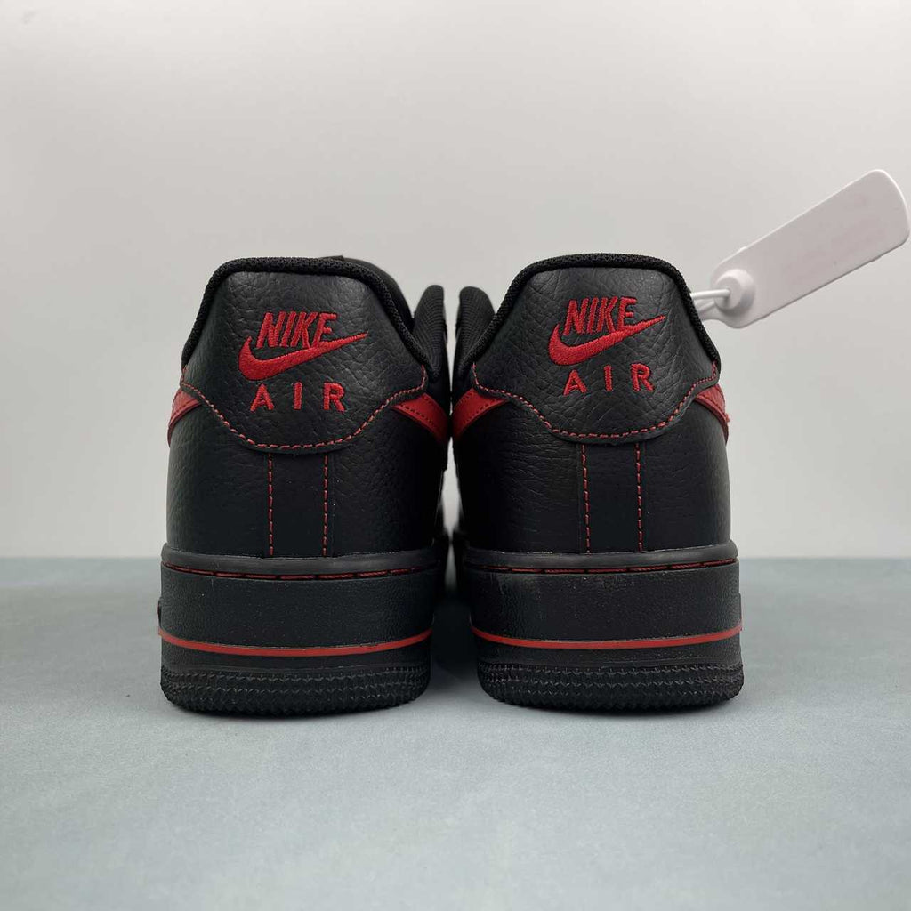 Nike Air Force 1 ’07 Low LV8  Black e University Red "BRED"