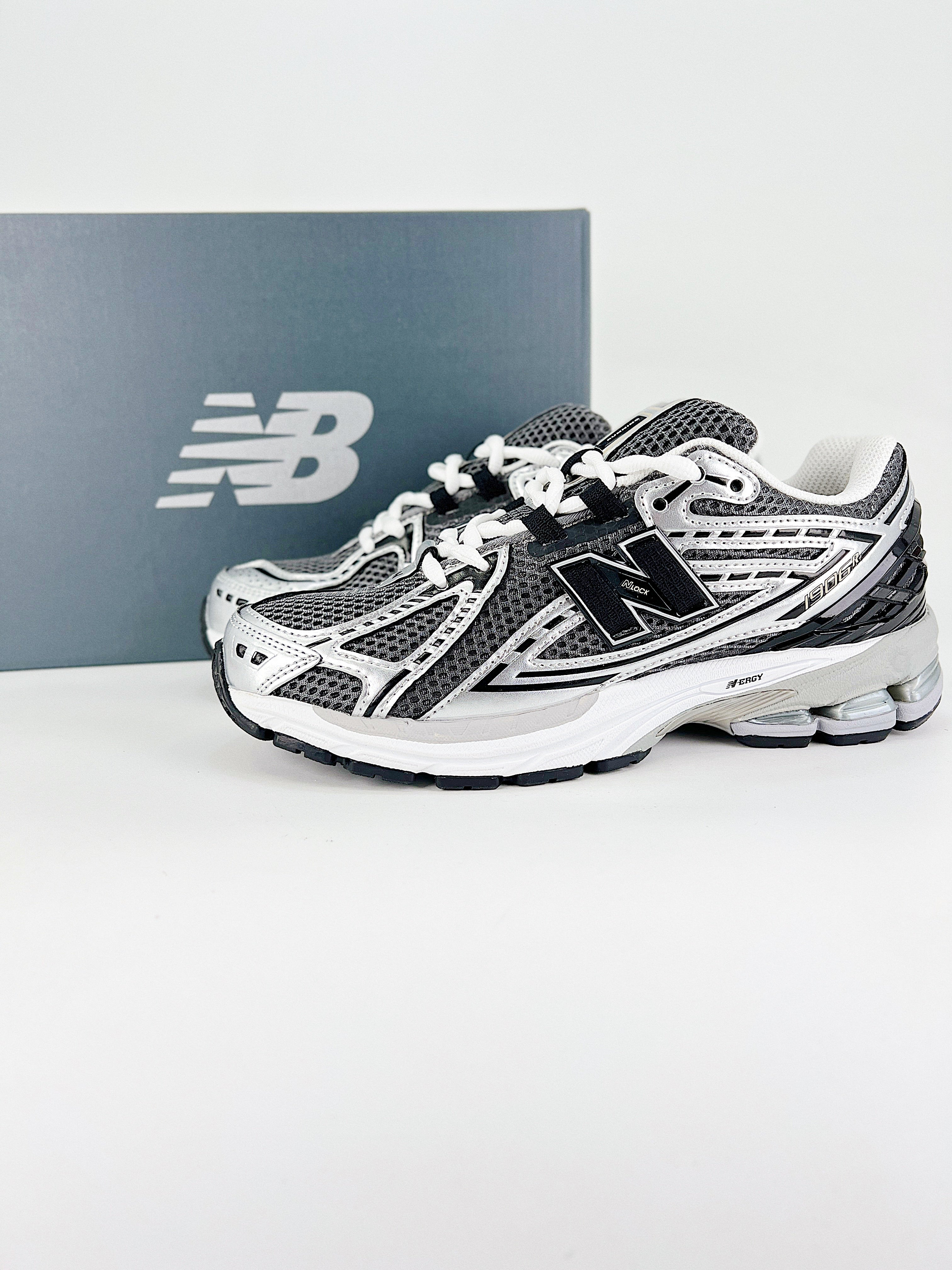 New Balance NB M1906R Silver Metallic Black