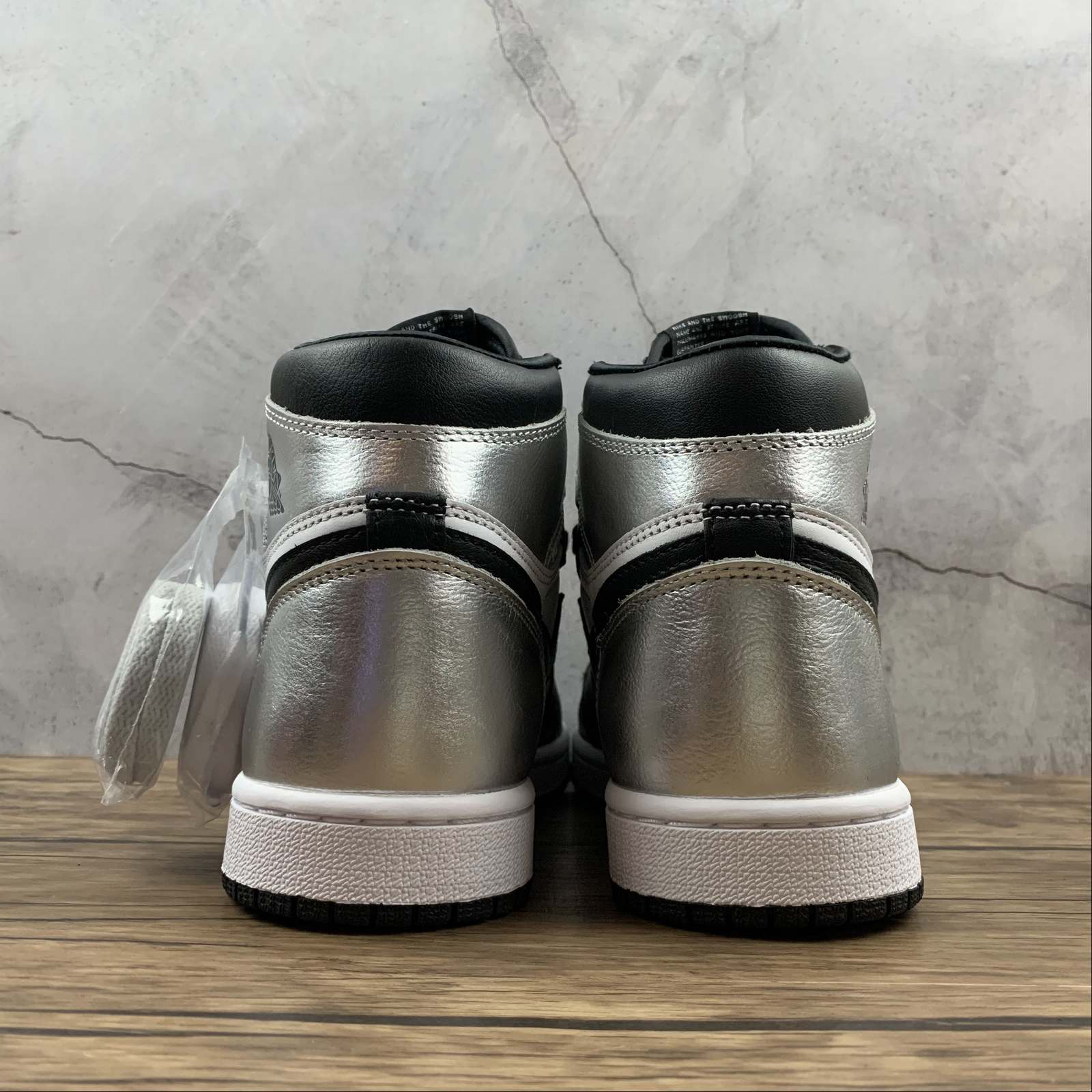 Nike Air Jordan 1 Retro High Silver Toe