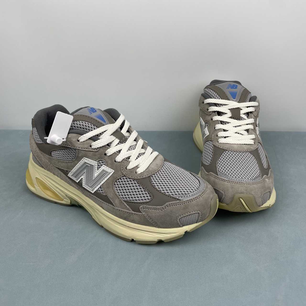 New Balance 2010 Grey Day