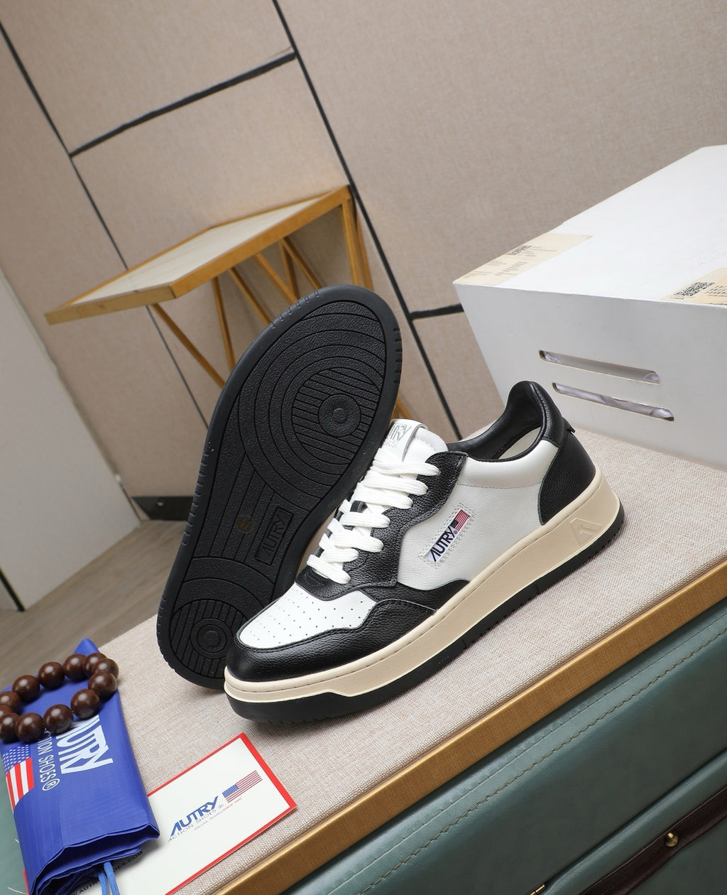 Autry Medalist Low sneakers bianco nero - VIBES MILANO