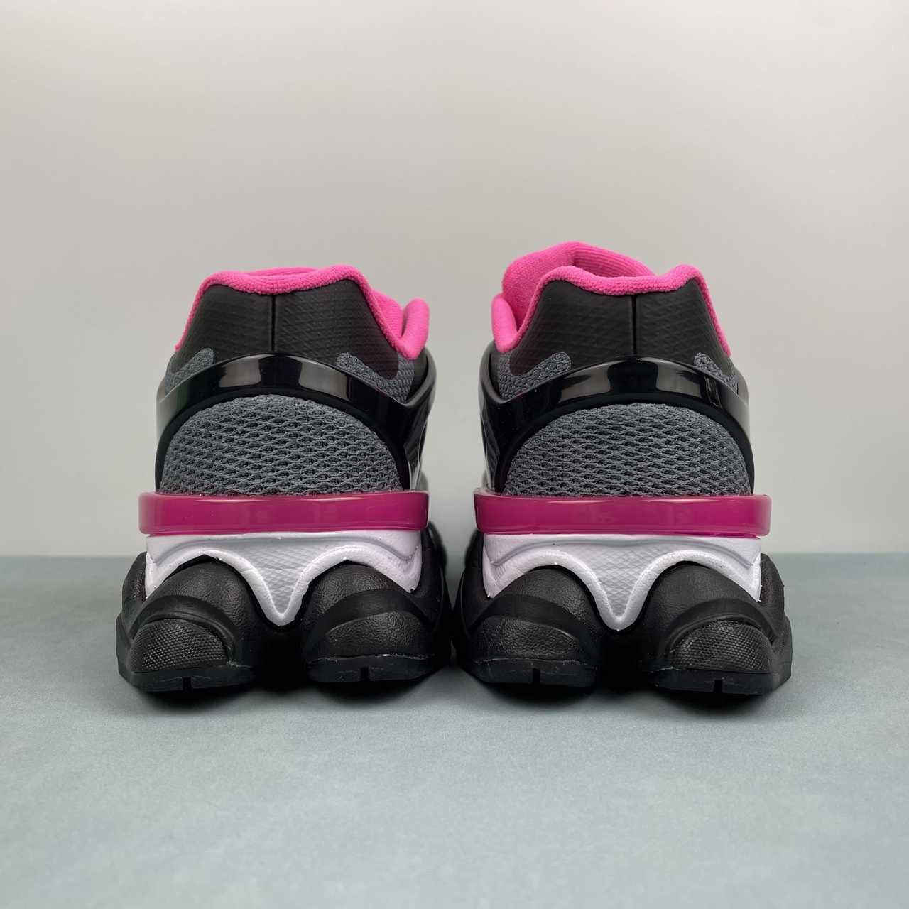 New Balance NB 9060 Black/Fuchsia U9060CKY (solo mercato asiatico)