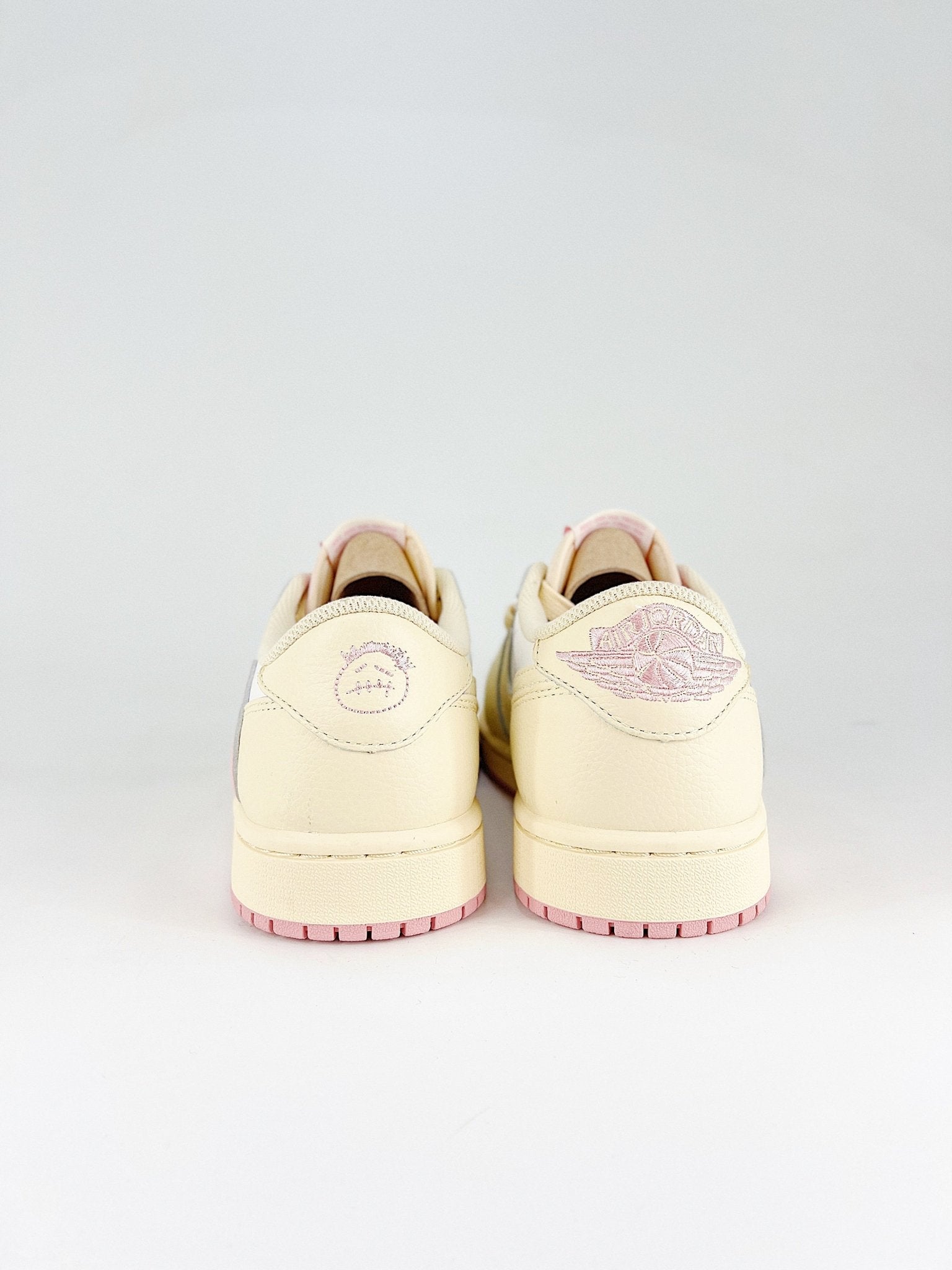 Travis Scott x Air Jordan 1 Low OG Shy Pink - VIBES MILANO