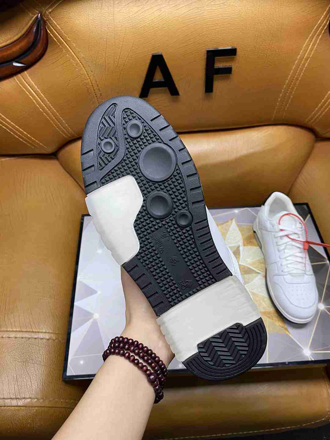 Off-White OOO Out Of Office sneakers in pelle colore bianco con dettaglio nero
