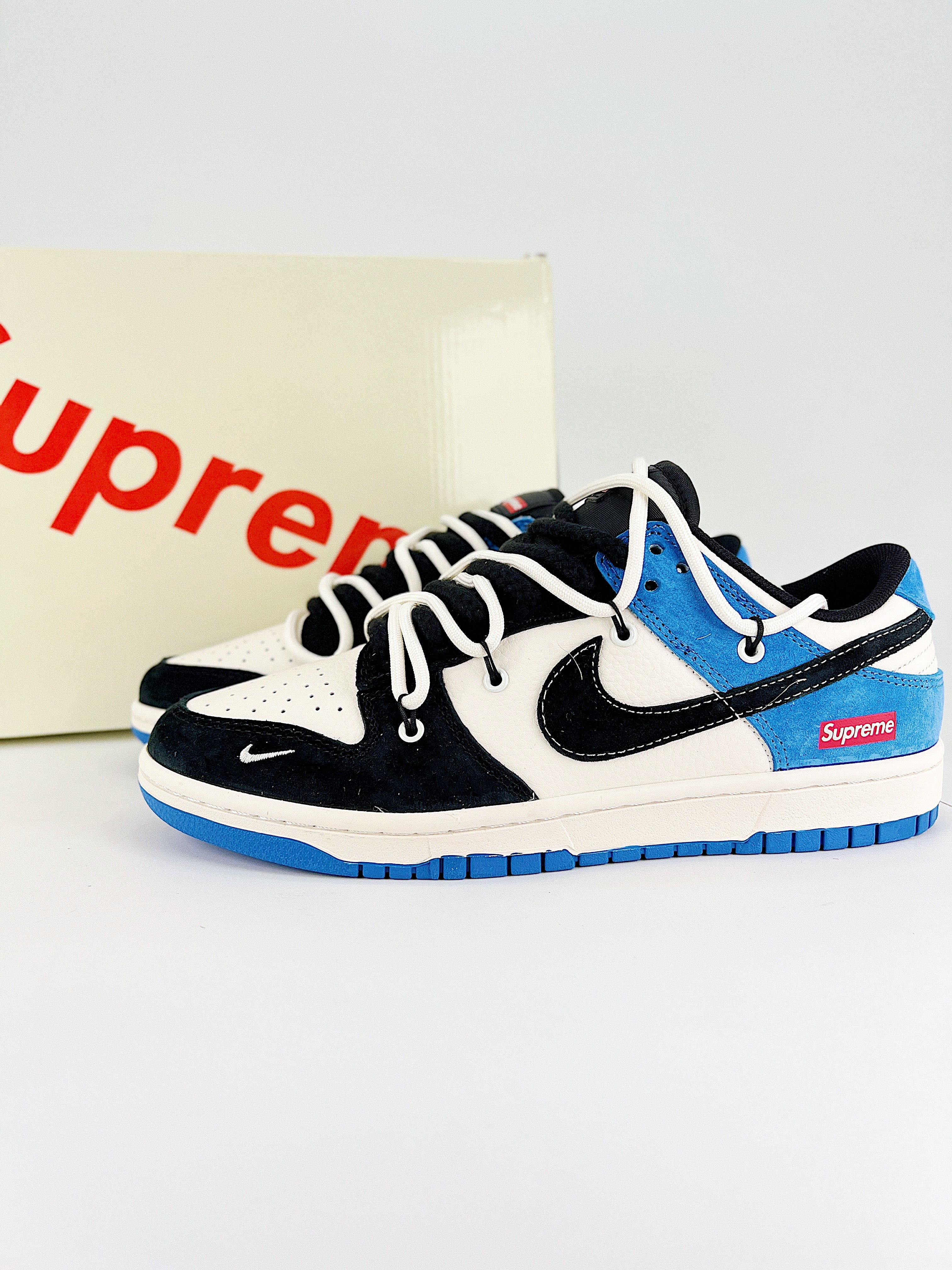 Nike New Dunk SB Supreme blu bianco